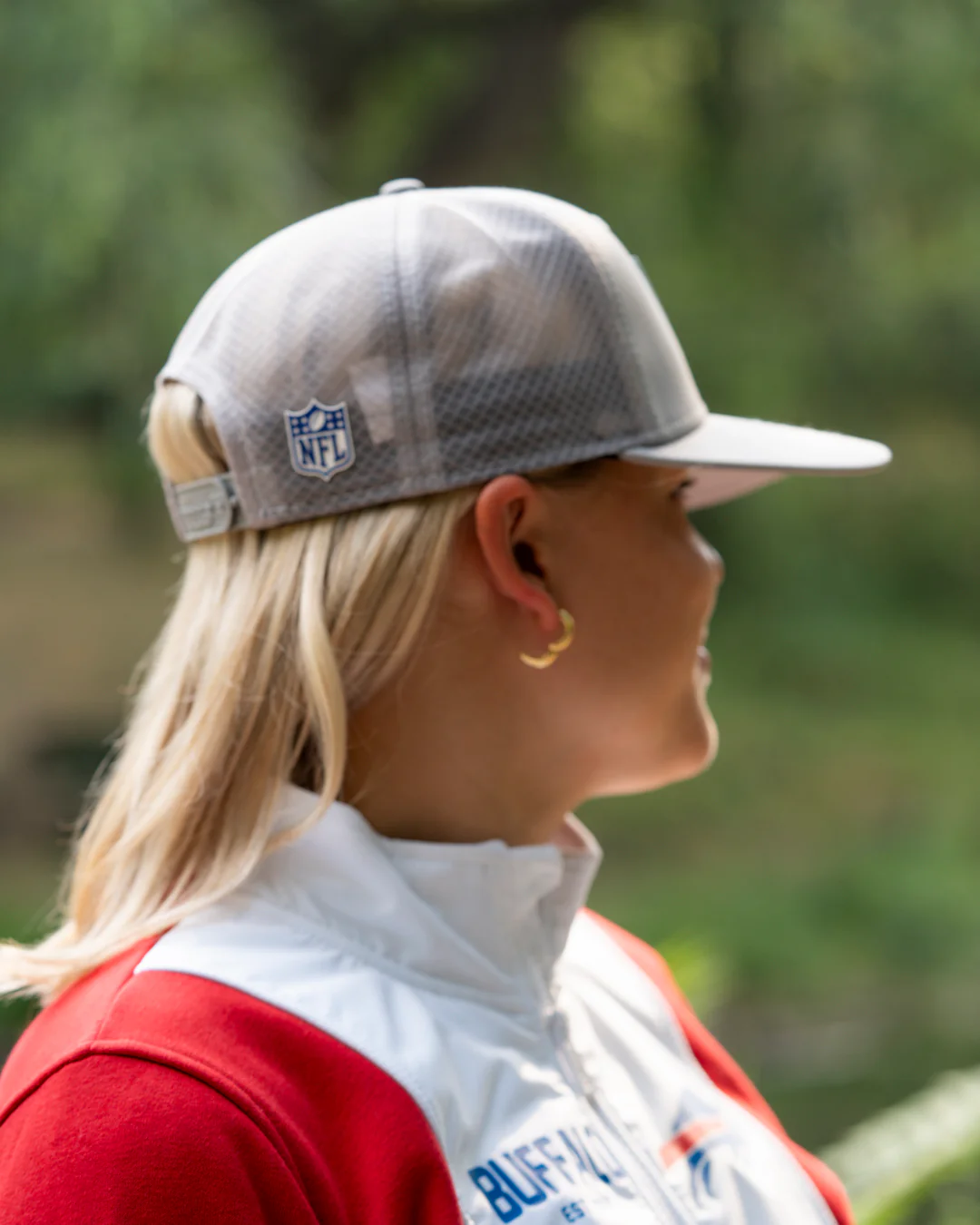 New Era 9SEVENTY Buffalo Bills 2025 Sideline Hot Weather Gray Adjustable Cap - Image 4