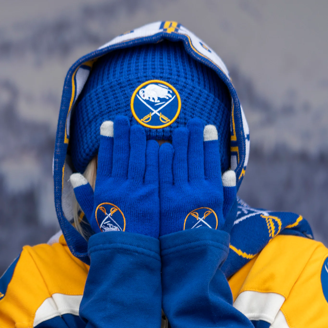Women's Buffalo Sabres Solid Big Logo Gloves - Final Sale - Image 3